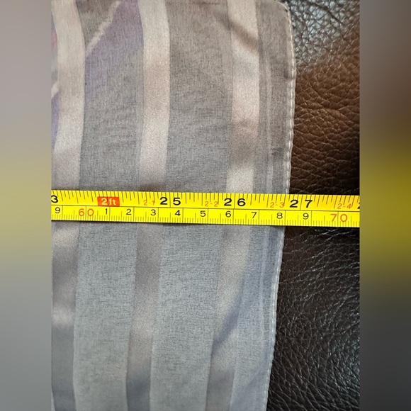 Vintage gorgeous sheer 1980s scarf in shades of purple, blue and silver ￼ - Picture 6 of 7